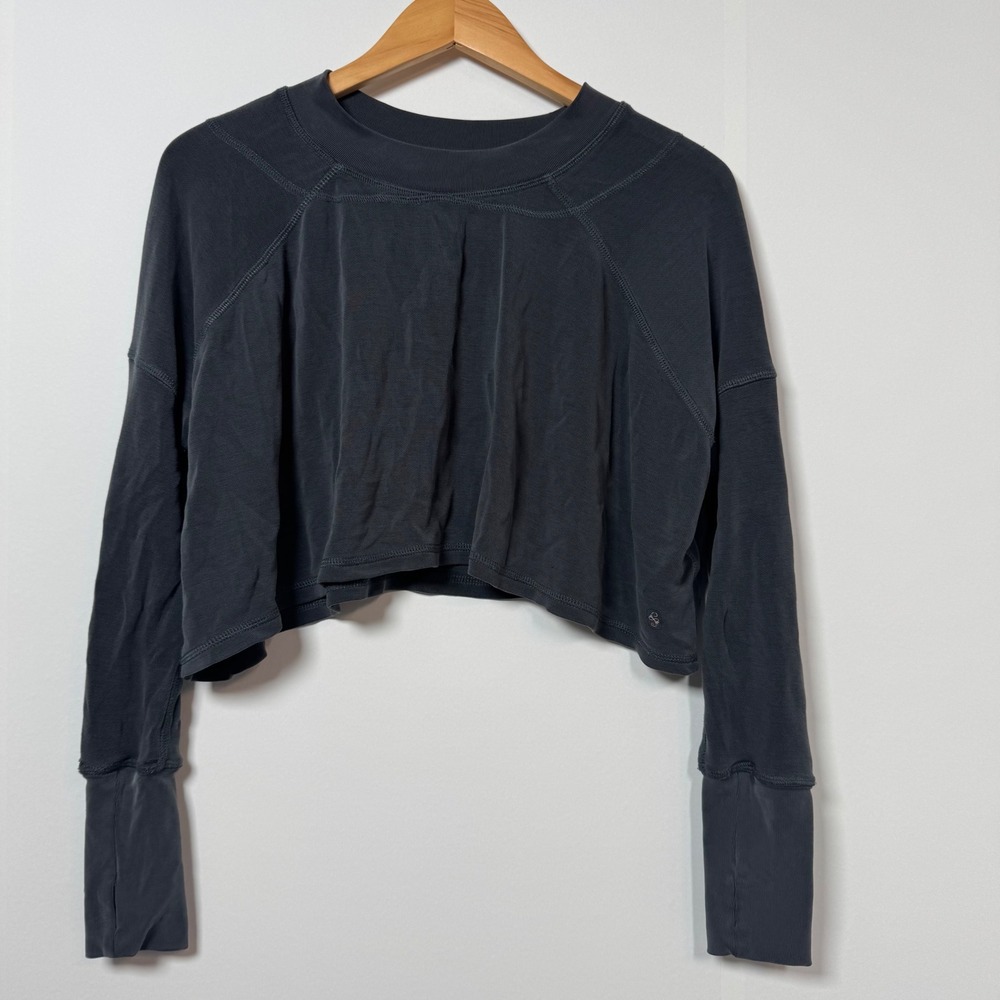 AS‎ Revival Raglan Long Sleeve Crop Top Women S Charcoal Gray Athletic Soft Gym